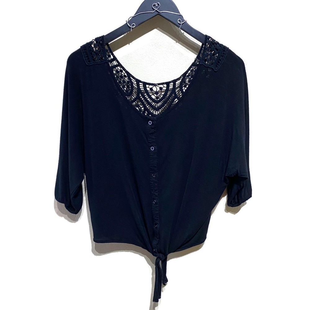 New Look Tie & Button-Front Crochet Crop Top